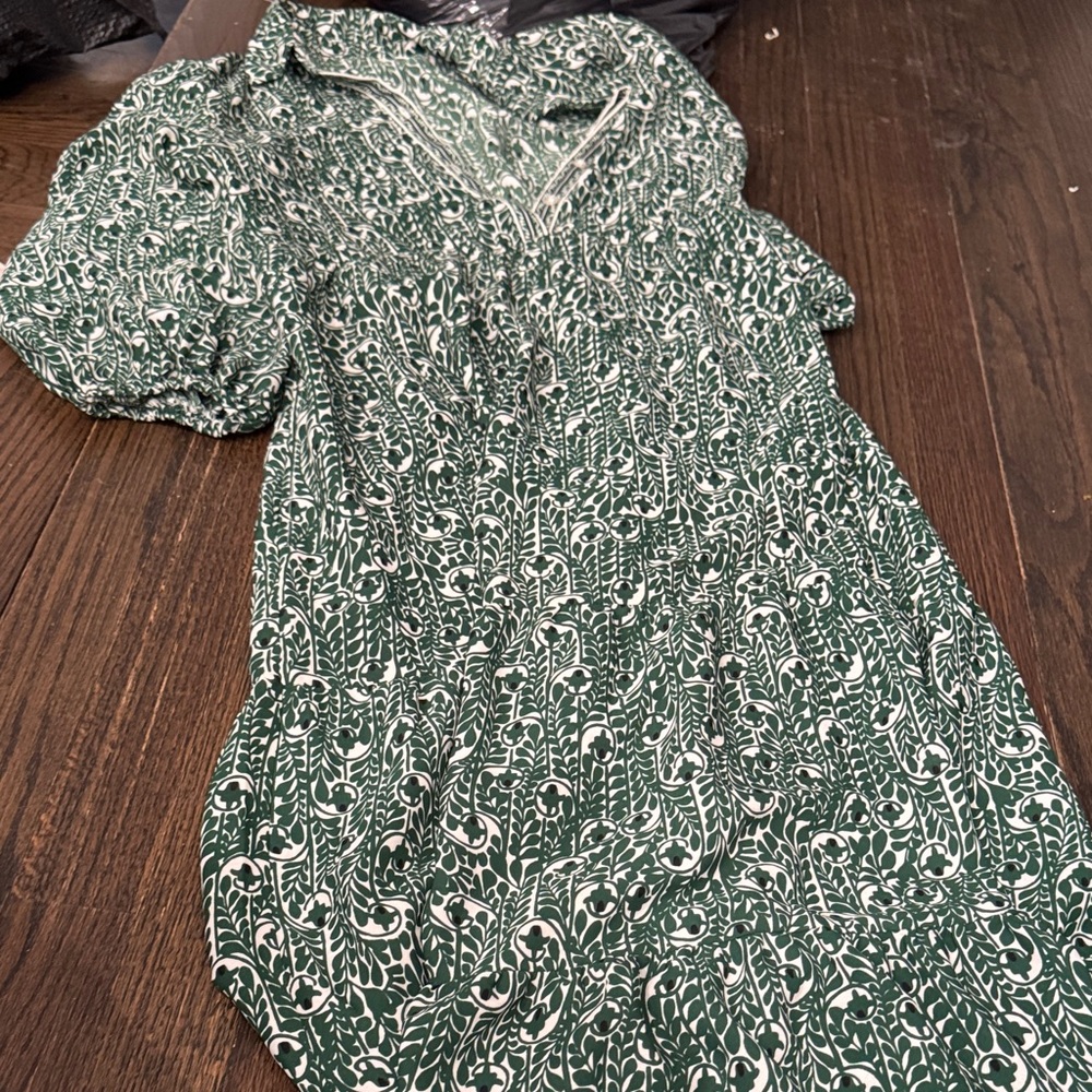 Max Studio Green and White Printed Short Sleeve Dress